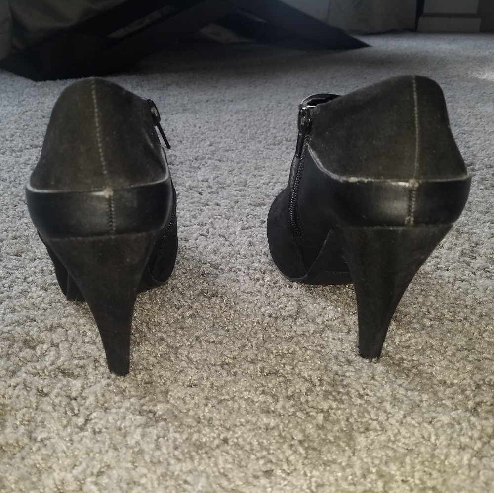 Fergalicious Black Leather and Suede Booties, size - Picture 2 of 4
